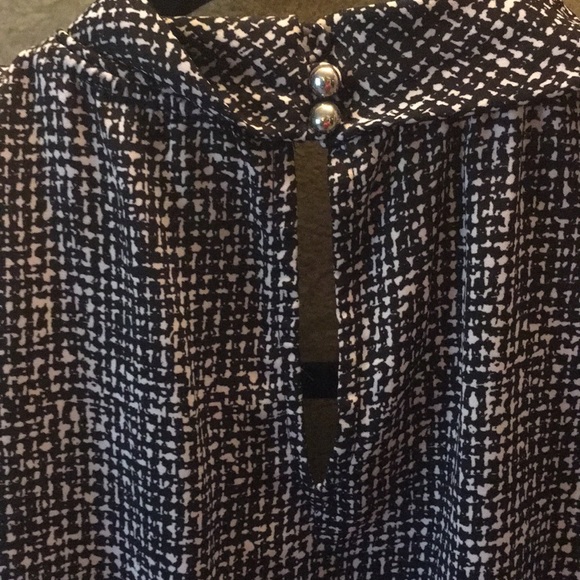 WHBM Black and white patterned top - Picture 2 of 5